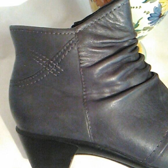 Earth Origins Cammie Grey Ankle Boot - Picture 10 of 10